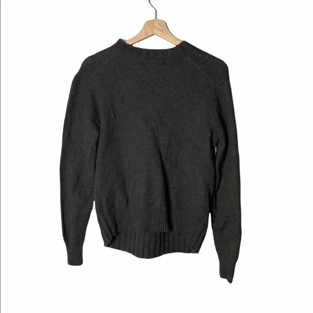 Banana Republic Merino wool pullover vneck - Picture 2 of 4